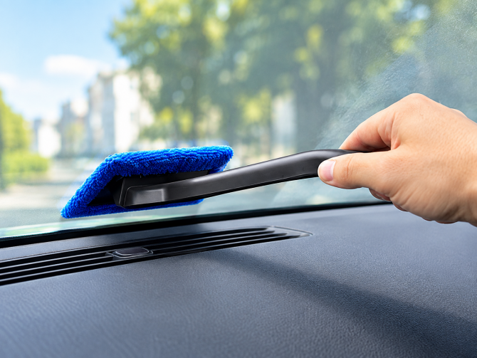 Auto vējstikla tīrītājs